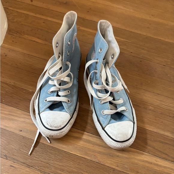 Converse High Tops size 7 - Picture 2 of 3